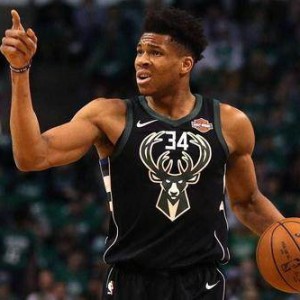 关键时刻再成球队蓝领 两年了，MVP字母哥毫无进步