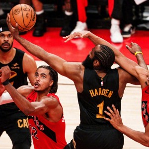 开云电子-总分2-2追平，骑士5大败因输得不冤！哈登两战15失误+米切尔狂铁